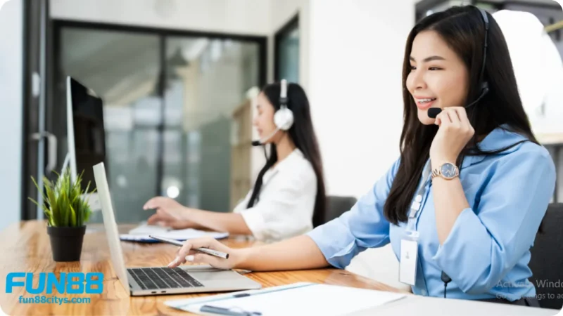 Liên hệ Fun88 qua kênh live chat, xử lý tức thì